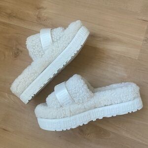 UGG Fluffita Slippers